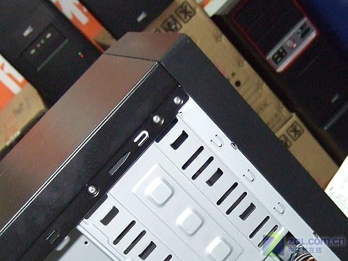 专为百姓设计 惠科1035R机箱只售180元 专为百姓设计 惠科1035R机箱只售180元