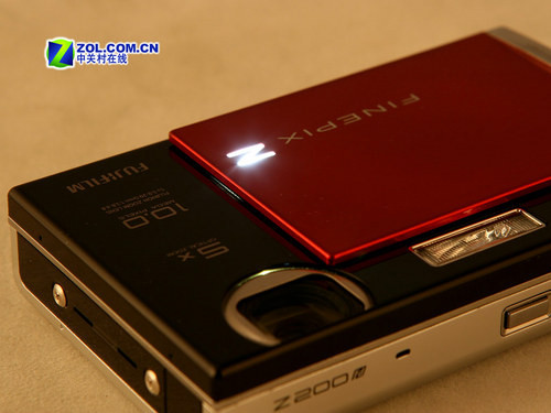 炫彩滑盖全新自拍体验 富士Z200fd首测 炫彩滑盖全新自拍体验 富士Z200fd首测