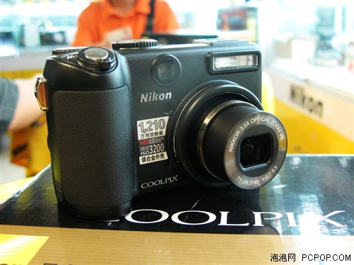 不买别后悔！尼康P5100推出超值套装