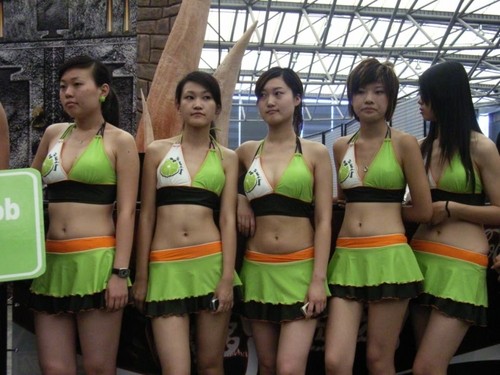 一家之言：冰冷的电脑让熙攘的美女走开 