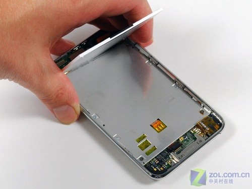 苹果新iPod Touch遭拆解 内部构造曝光 苹果新iPod Touch遭拆解 内部构造曝光
