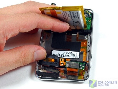 苹果新iPod Touch遭拆解 内部构造曝光 苹果新iPod Touch遭拆解 内部构造曝光