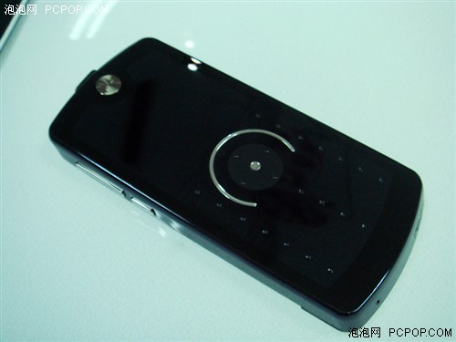 个性音乐激情八月 MOTO E8仅售1750元