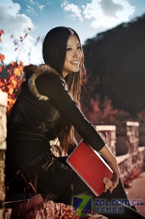 美女搭靓本 联想多彩小本精彩外拍图赏 