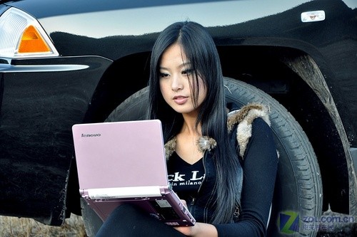 美女搭靓本 联想多彩小本精彩外拍图赏 