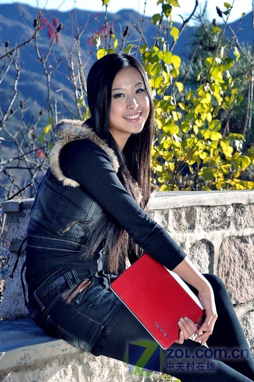 美女搭靓本 联想多彩小本精彩外拍图赏 