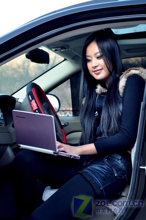 美女搭靓本 联想多彩小本精彩外拍图赏 