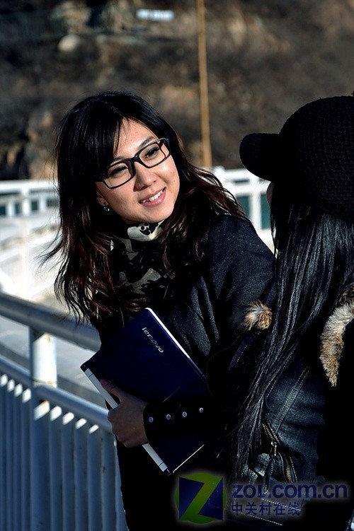 美女搭靓本 联想多彩小本精彩外拍图赏 