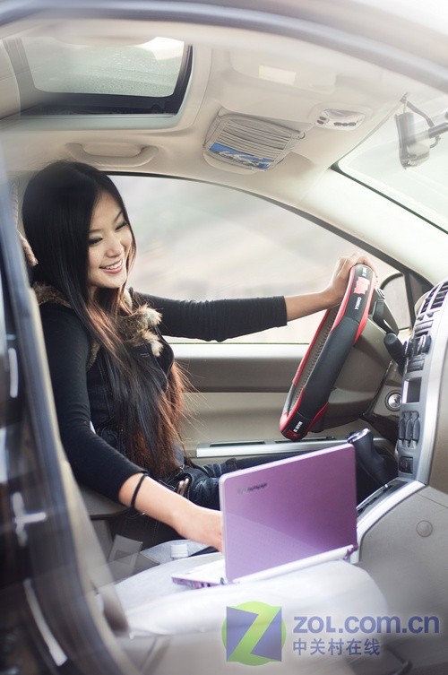 美女搭靓本 联想多彩小本精彩外拍图赏 