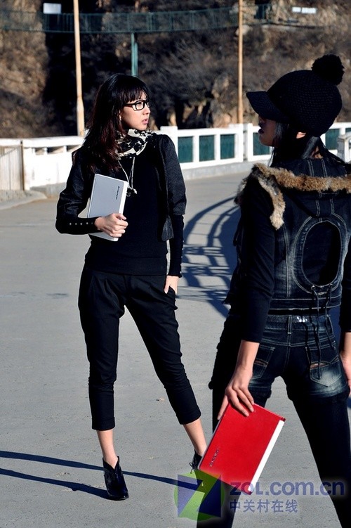 美女搭靓本 联想多彩小本精彩外拍图赏 