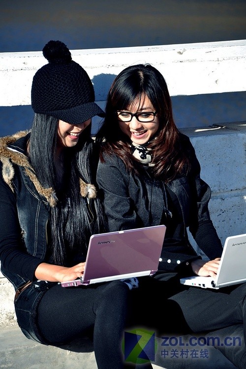 美女搭靓本 联想多彩小本精彩外拍图赏 