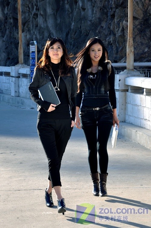 美女搭靓本 联想多彩小本精彩外拍图赏 