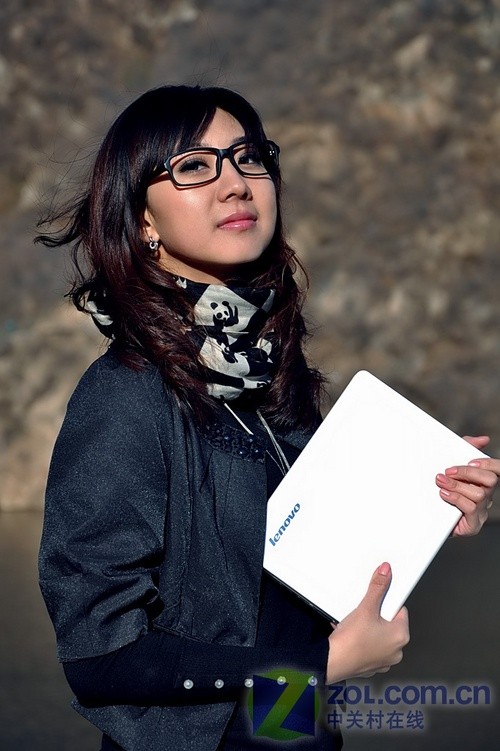 美女搭靓本 联想多彩小本精彩外拍图赏 