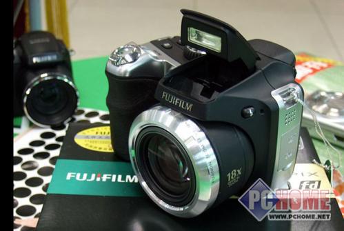 点击查看本文图片 富士 FinePix S8100fd - 8月8日前必看 单反配镜、长焦机推荐