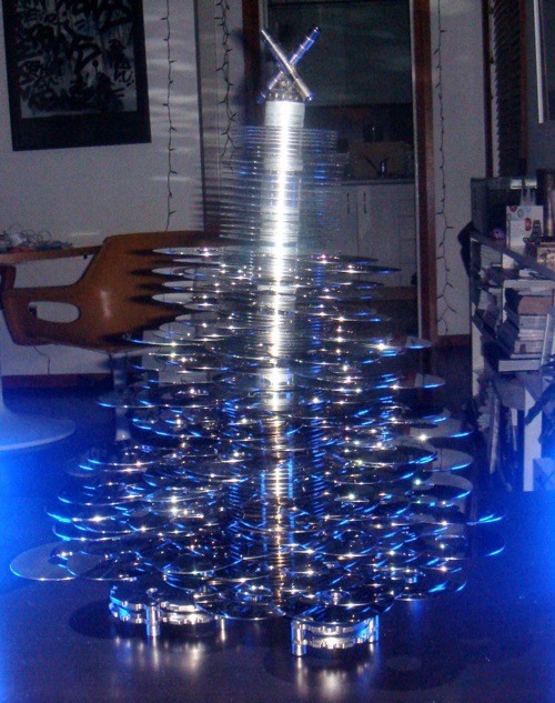 Xmas tree made entirely of SCSI drives, has lower CPU load than IDE alternatives