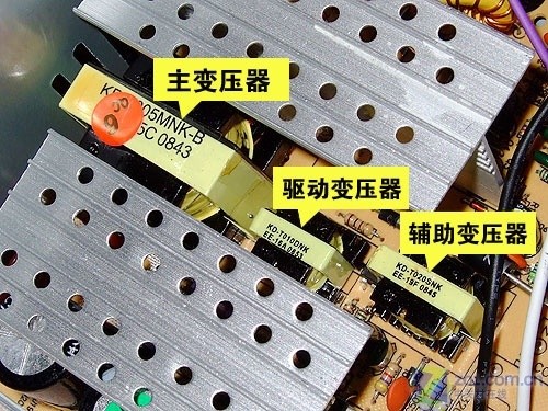 55元白菜价 雷人山寨电源到底省在哪? 55元白菜价 雷人山寨电源到底省在哪?