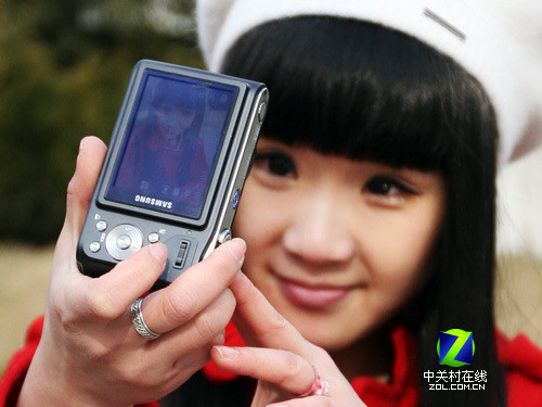 单机走天下 美女助阵三星旗舰WB500首测 