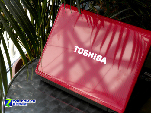 让所有MM失魂 13吋野玫红东芝M833评测 