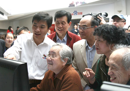科技时代_李彦宏：经济危机时企业越应该重视社会责任