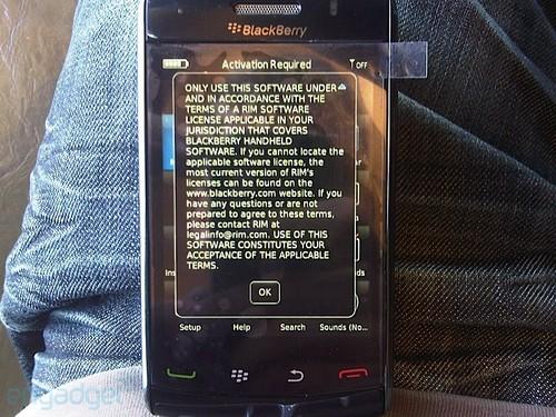 黑莓全触屏新旗舰Storm2真机多图赏