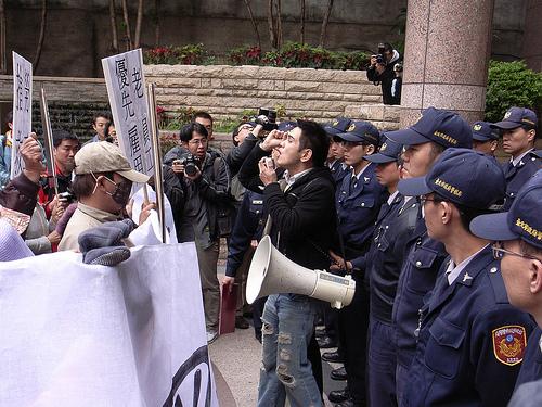 苹果代工厂因劳工问题在台湾遭集体抗议