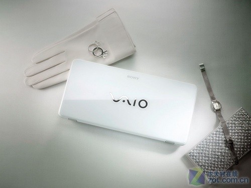 全球最轻的笔记本 索尼VAIO P美女评测 