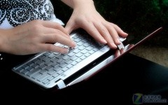 全球最轻的笔记本 索尼VAIO P美女评测 