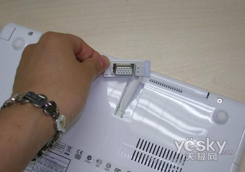 缩小版苹果Air华硕易PC贝壳机真机图赏(4)