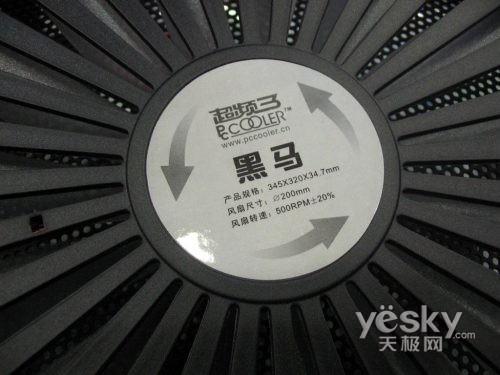 20厘米超大滚珠风扇 超频三黑马散热器上市
