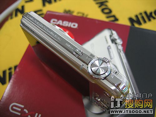 美女也好色五款时尚炫彩数码相机推荐(5)