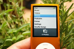新版iPod nano到货 8GB仅售1200元 