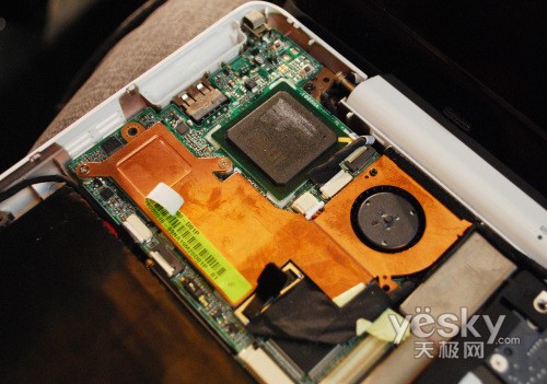 揭开贝壳机轻薄之谜 EeePC1008全国首测