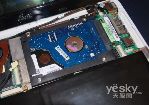 揭开贝壳机轻薄之谜 EeePC1008全国首测