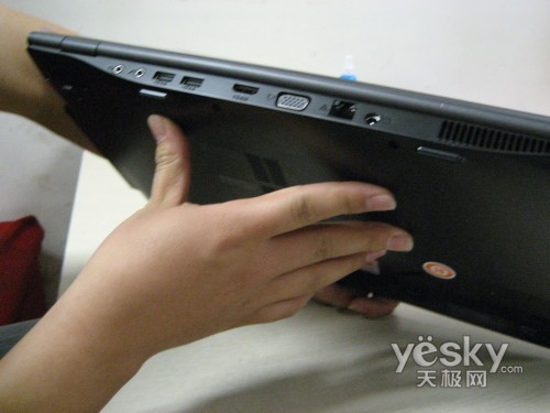 轻薄产品再添新军 华硕UX50抵京8200元开卖
