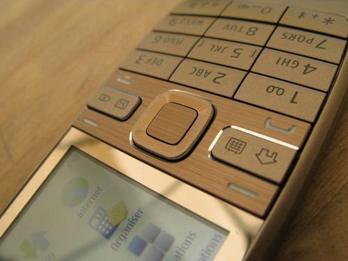 三星i900领跑上半月超热卖手机TOP12(2)