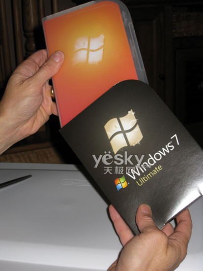 图为：Windows7旗舰版滑盖而出