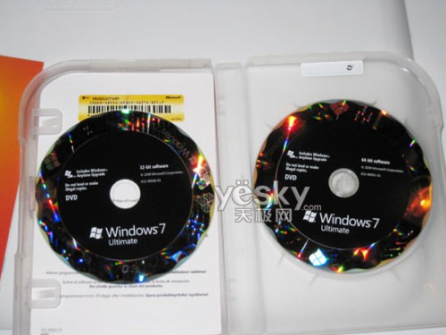 图为：Windows7包含32位和64位两张DVD光盘