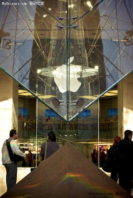 法国首家苹果专卖店卢浮宫开张