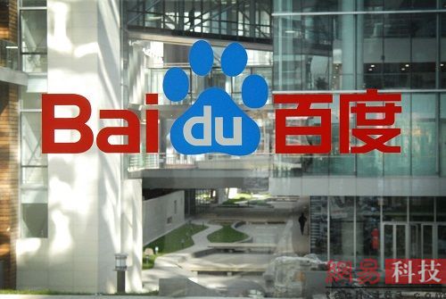 搜索框大厦的玻璃外墙上贴着百度的LOGO
