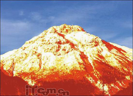 Photoshop把雪山变为火焰山的效果