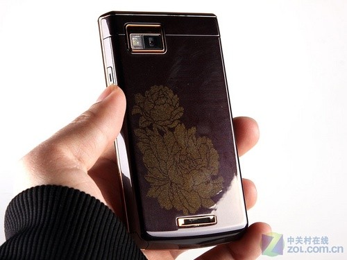 3.2吋屏+48GB+WiFi+500W 酷派N900+评测