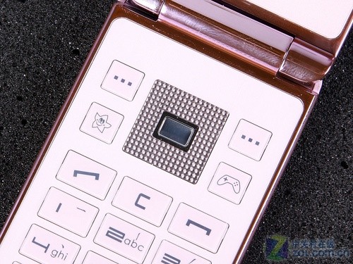 2.8吋屏玩转开心网 金立N98翻盖手机评测 