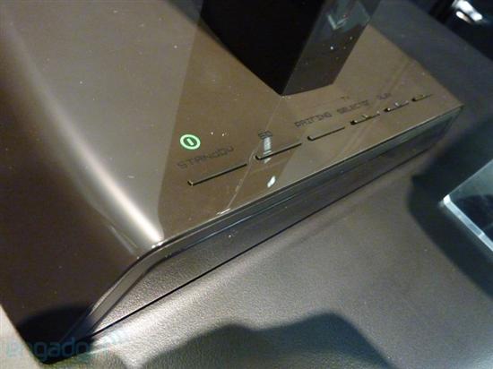 Razer进军主机市场 Xbox 360手柄耳机展示