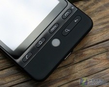 冷酷的英雄 黑色HTC Hero今日再跌100元 