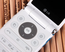可爱棒棒糖翻盖手机 LG GD580e上市首降 