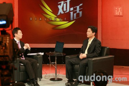 李彦宏微笑回答提问