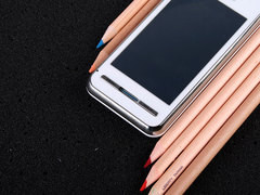 720P直播多媒体手机 联想i61今日降99元 