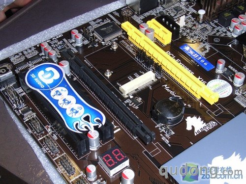 再添599元H55主板 捷波悍马HI06到货