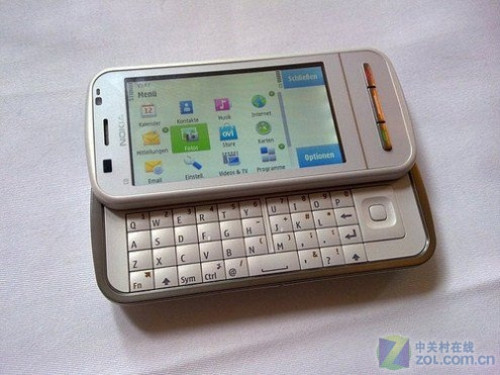 侧滑QWERTY+500万拍照 诺基亚C6真机图赏