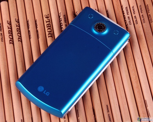 冰淇淋领衔 八款翻盖手机伴您度过酷夏 